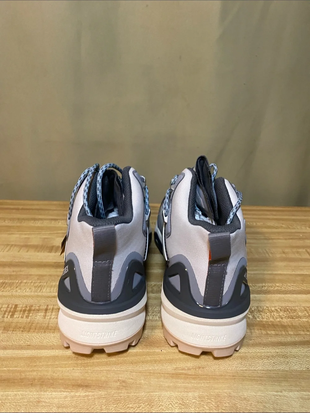 Adidas Terrex SkychaserMI Gore-Tex Hiking Boots Grey One Off White 3 Sz 7 NWT